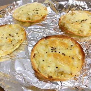 手が止まらない！餃子の皮でパリパリじゃこマヨピザ